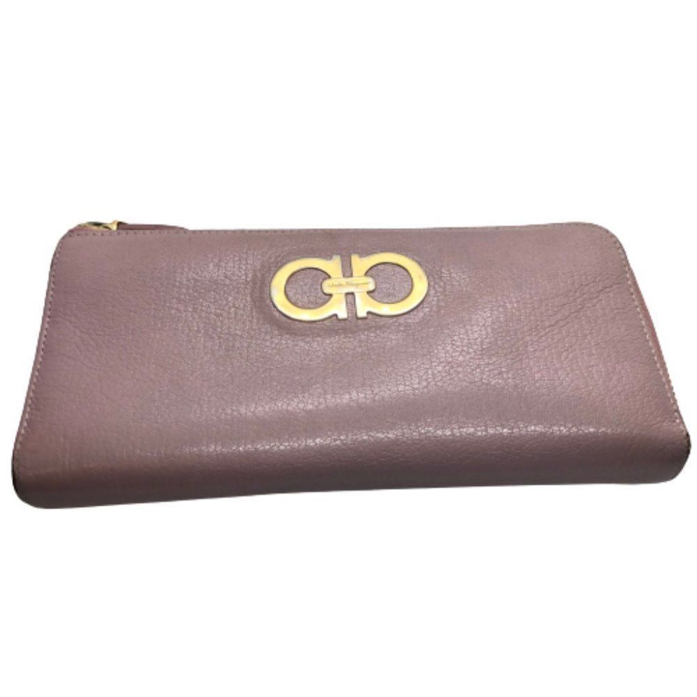 Authentic Salvatore Ferragamo Pale Pink Leather Long Zip Around Wallet